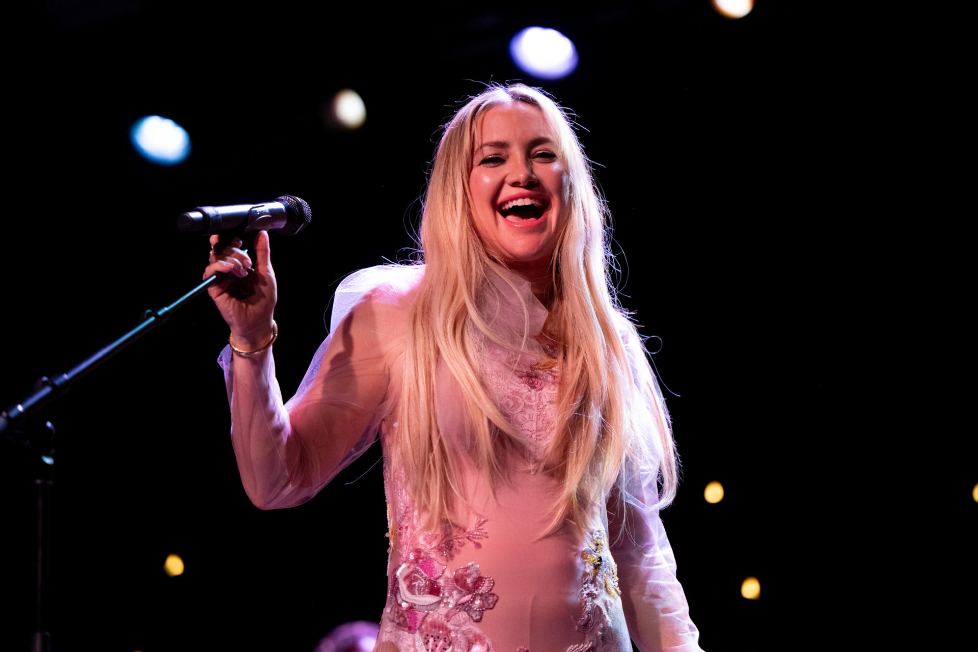 Iconic Moment: Kate Hudson's 'Glorious' Act Lights Up 'The Voice' Season Finale