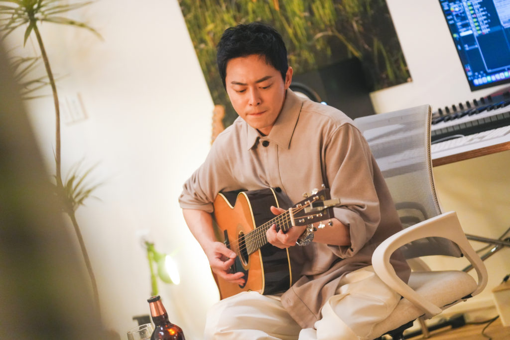 Cho Jung-seok plays guitar on A-List to Playlist.