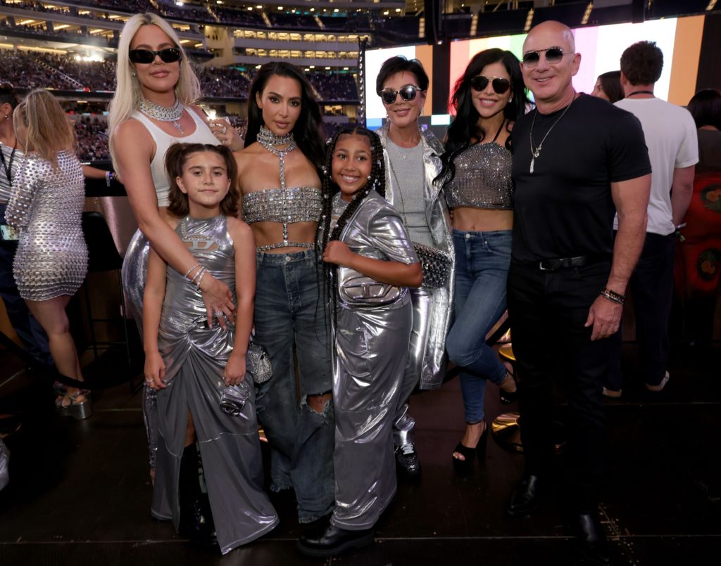 (Editorial use only) (Exclusive coverage) Khloé Kardashian, Penelope Disick, Kim Kardashian, North West, Kris Jenner, Lauren Sanchez and Jeff Bezos ...