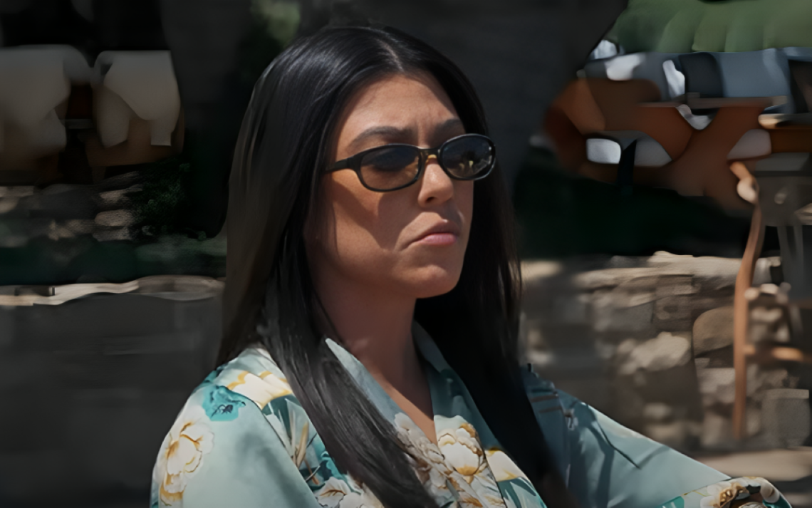 Kourtney kardashian wearing sunglasses online